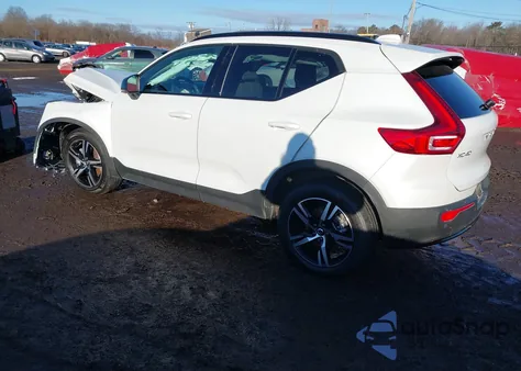 2023 Volvo Xc40 B5 Plus Dark Theme из США, поврежденный, VIN YV4L12UW8P2081071